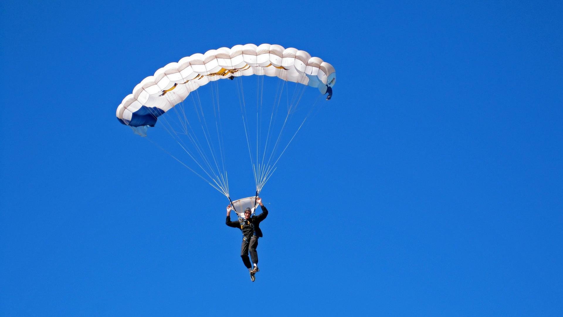 MotoGP日本站马奎斯再登领奖台,展现顽强拼搏,马奎斯摩托车比赛视频