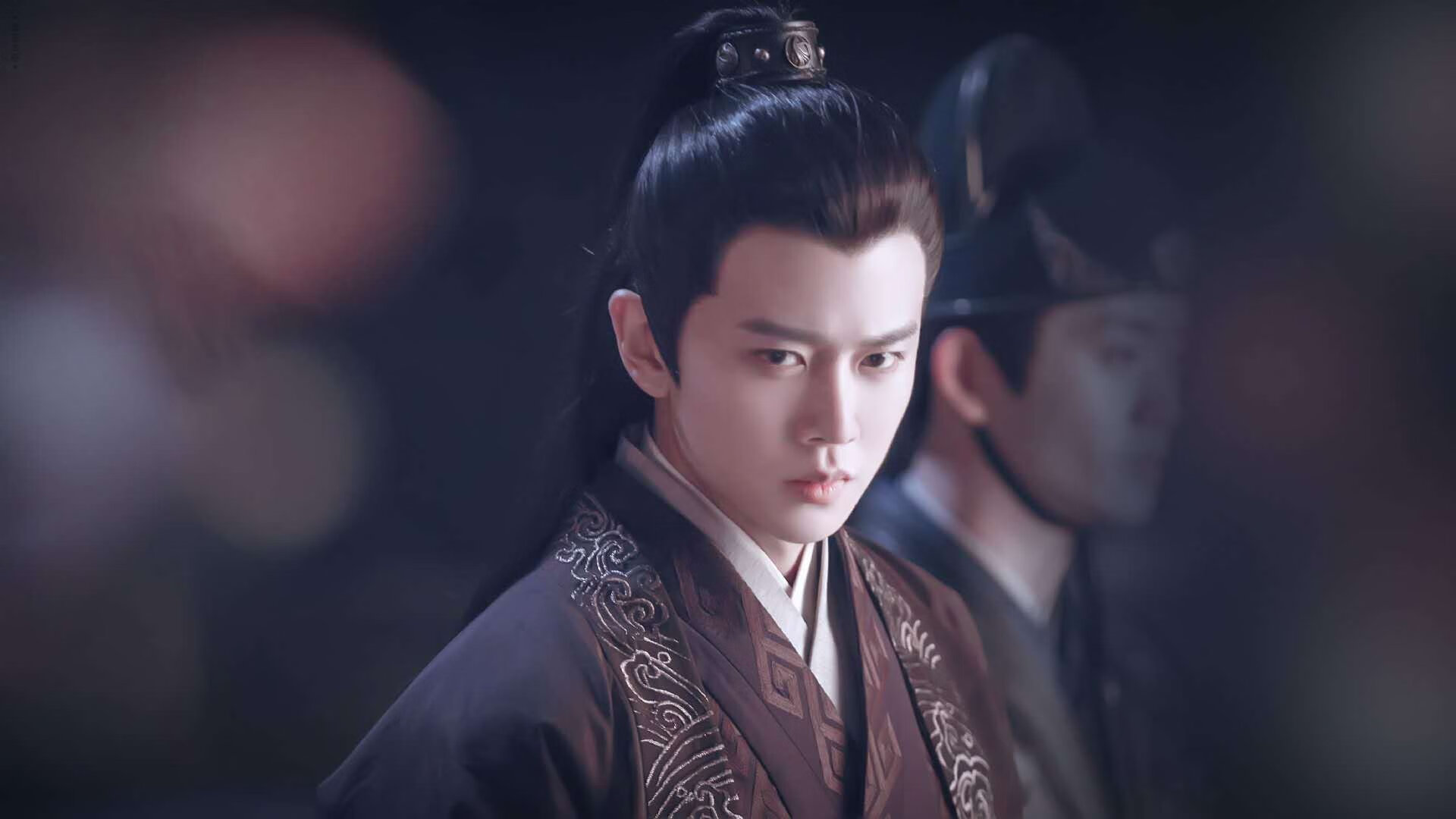 梅尔滕斯800米前半程控场有术，本梅尔滕斯台球